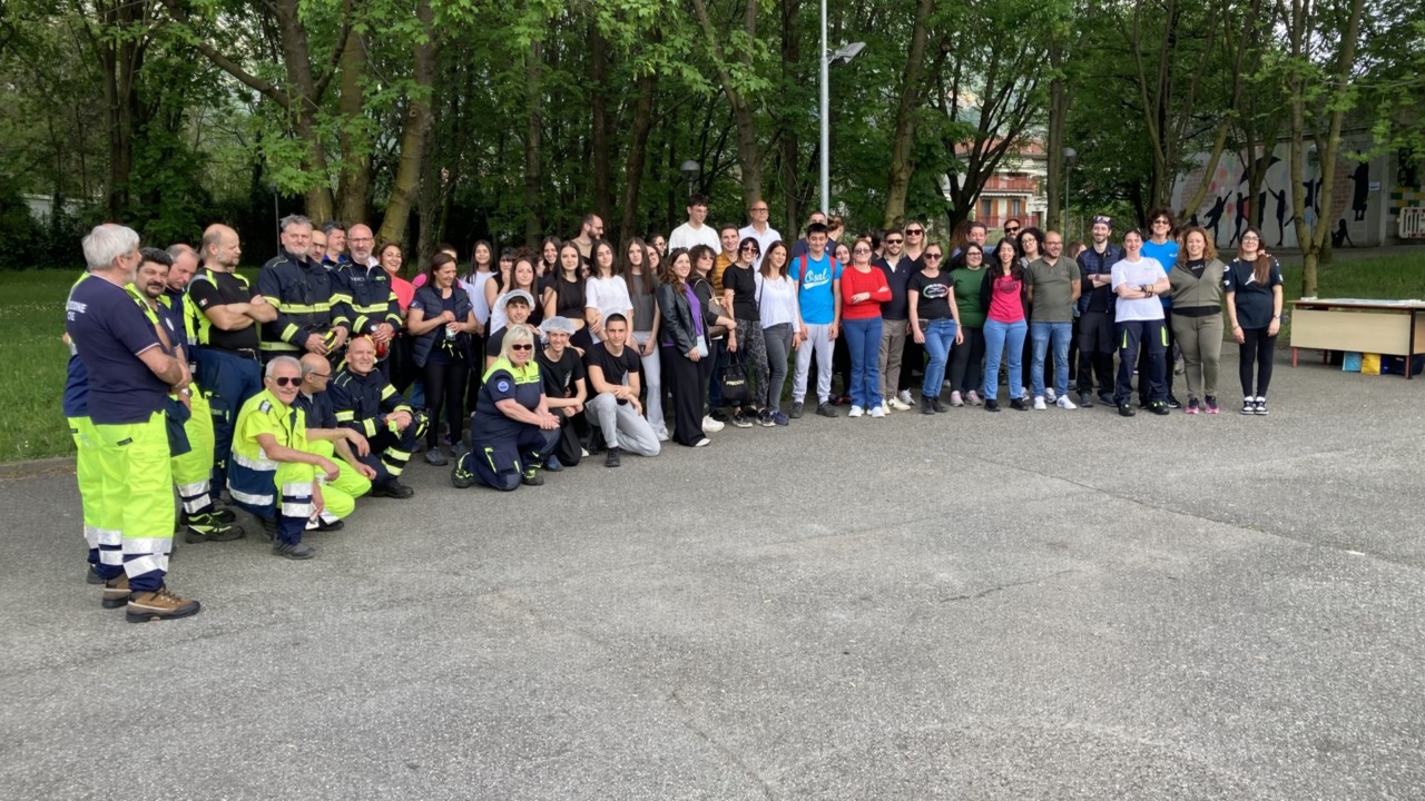 Dalla teoria alla pratica, gli studenti a lezione dalla Protezione Civile