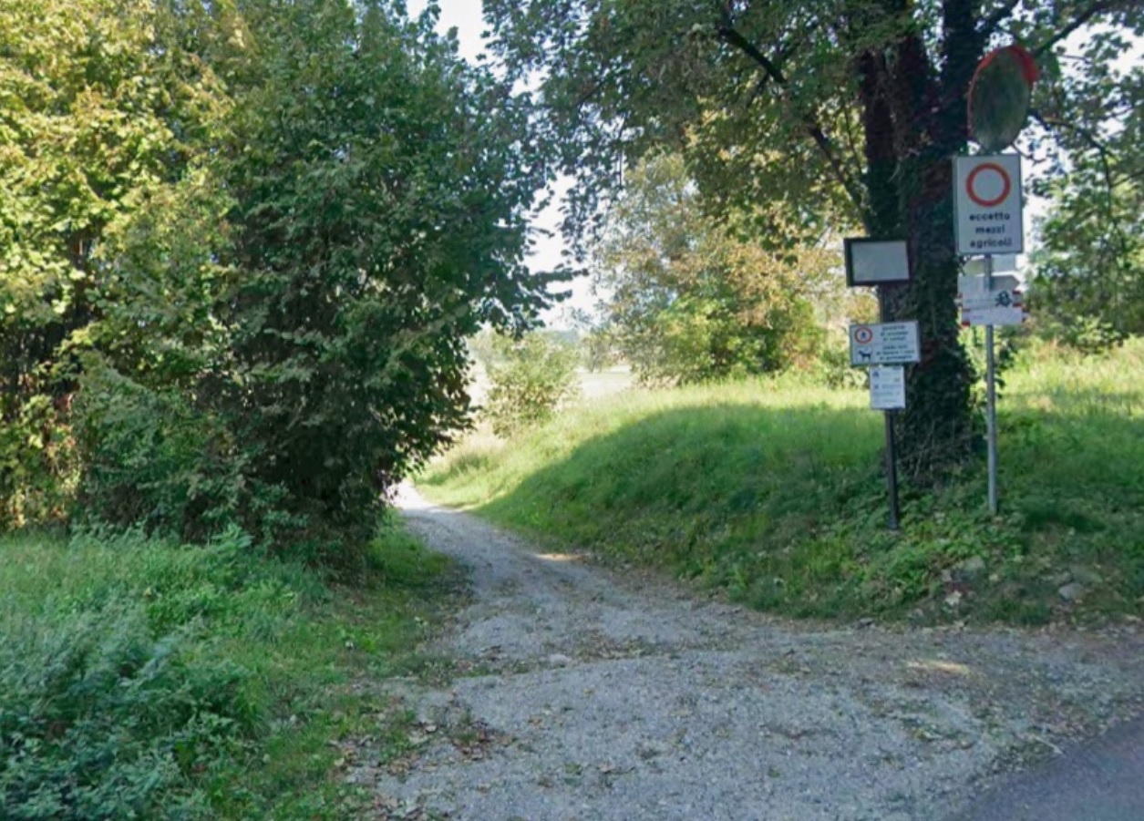 Corse in moto sui sentieri, la denuncia di un runner