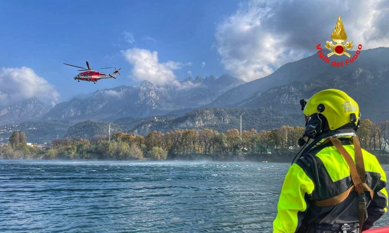 Soccorsi in azione per un surfista in difficoltà