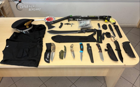 Aggressione shock nel parcheggio dell’Iperal di Carvico: fermato un 59enne. IL VIDEO