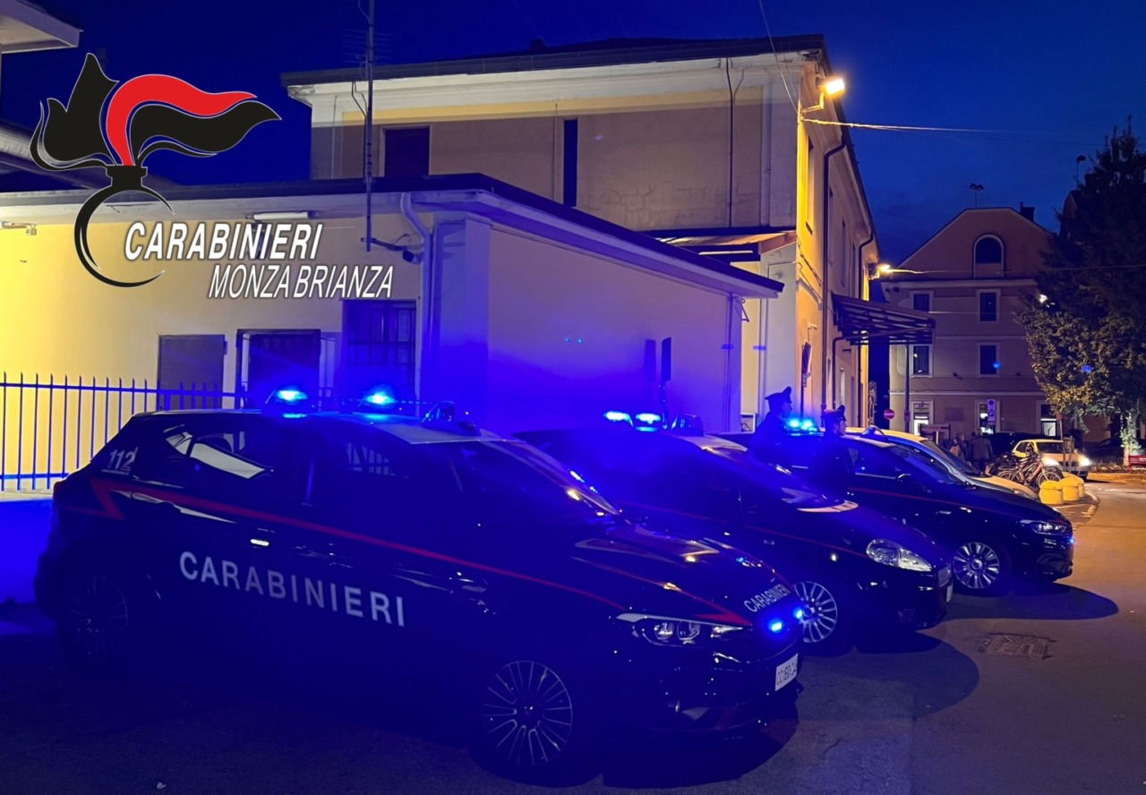 Due occupanti irregolari e un allaccio abusivo alla corrente scoperti dai Carabinieri
