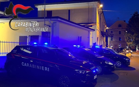 Due occupanti irregolari e un allaccio abusivo alla corrente scoperti dai Carabinieri