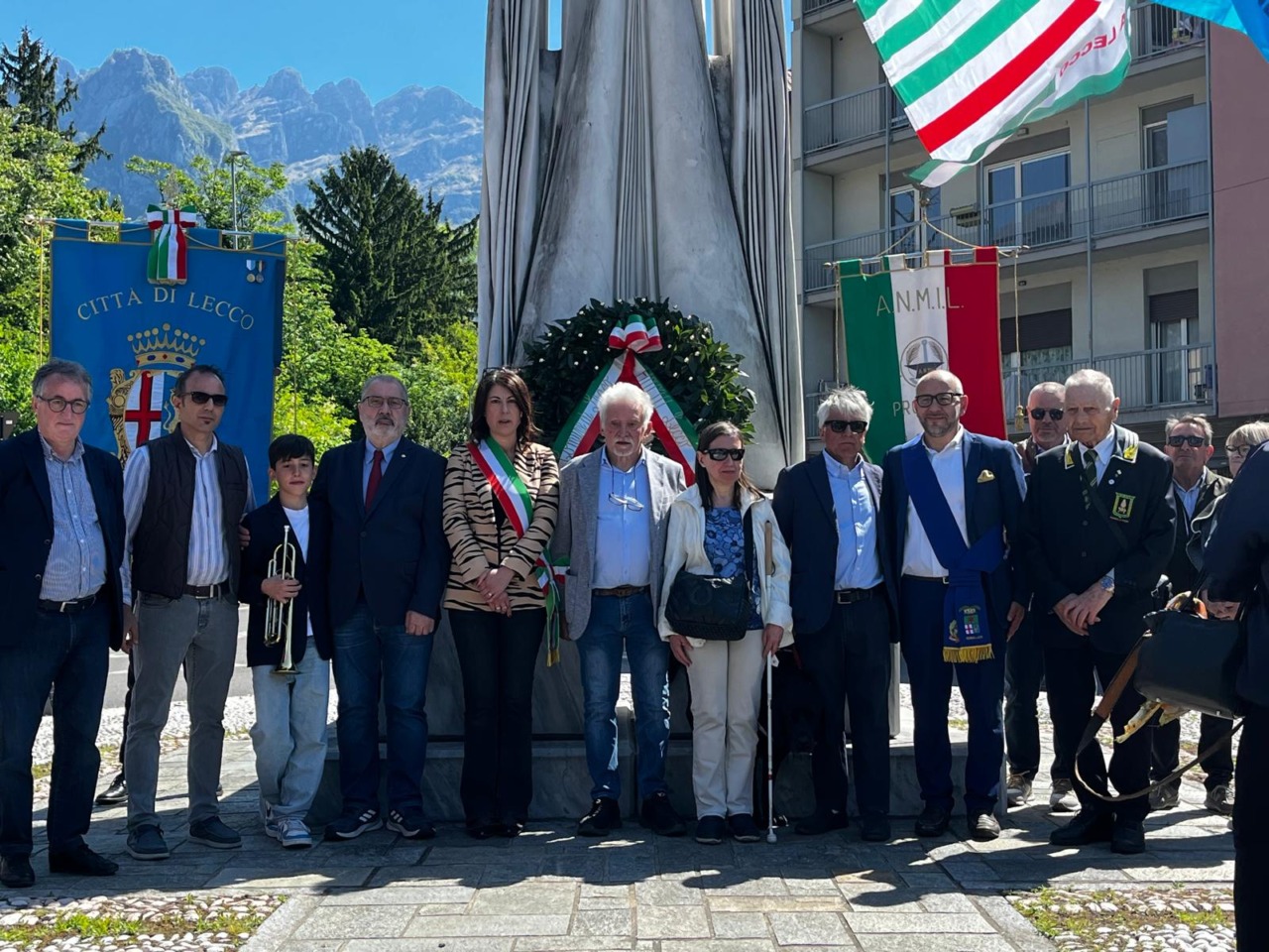 Primo Maggio, il corteo di istituzioni e sindacati a Lecco: “Quando il lavoro non è sicuro smette di essere dignità”