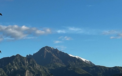 Il maltempo si attenua: torna il sole, neve fresca sulle vette dopo la perturbazione di ieri