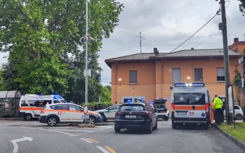 Violenta lite in stazione, uomo ferito da un coltello