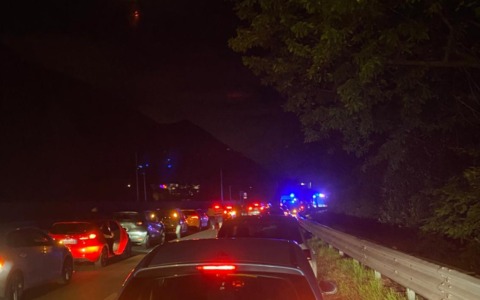 Schianto nella notte a Valmadrera: 28enne perde la vita in moto