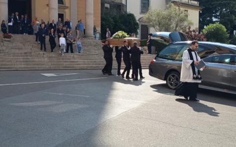 L’ultimo saluto ad Alfredo Magni, a Missaglia i funerali dello storico allenatore