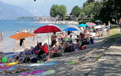 Primo caldo, spiagge prese d’assalto: ecco dove il lago è balneabile e dove fare attenzione