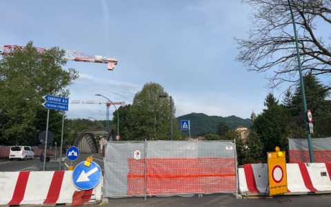 Nessuna data per la fine dei lavori ferroviari tra Lecchese e Bergamasca: preoccupazione per i collegamenti