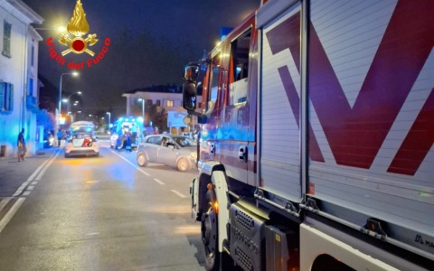 Incidente nella notte a Chiuso: 17enne ferito in uno scontro frontale auto moto