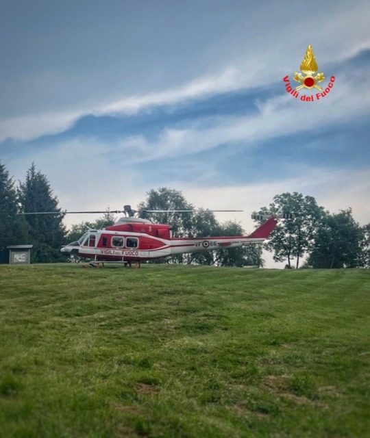 Dispersi sopra i Resinelli, interviene l’elicottero Drago dei Vigili del Fuoco: salvati cinque escursionisti e due cani