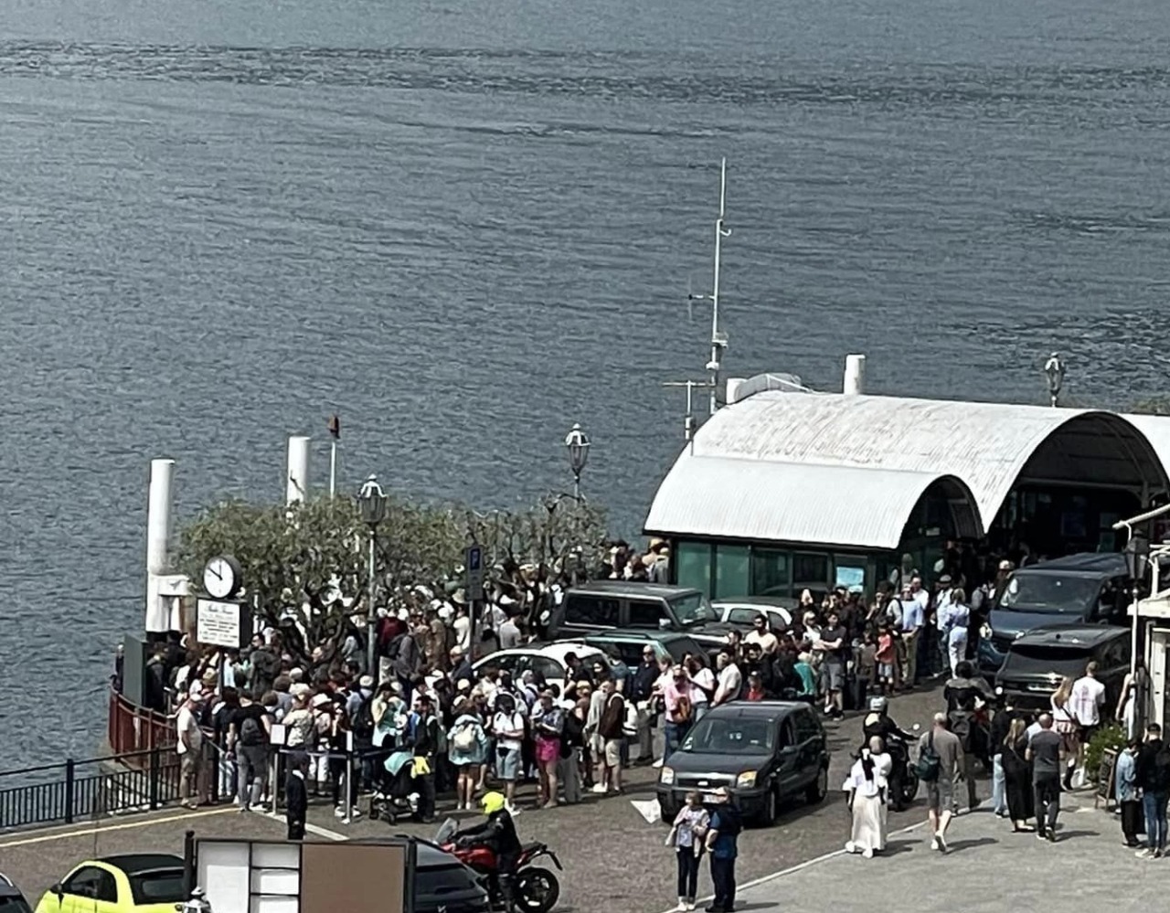 Varenna contro il turismo di massa scatta il divieto per maxi gruppi e costumi in centro