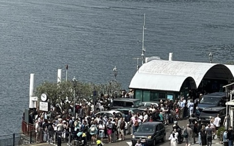Varenna contro il turismo di massa scatta il divieto per maxi gruppi e costumi in centro