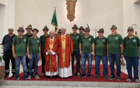 Nibionno festeggia i sessanta anni di sacerdozio di don Mario Carzaniga e don Luigi Bianchi