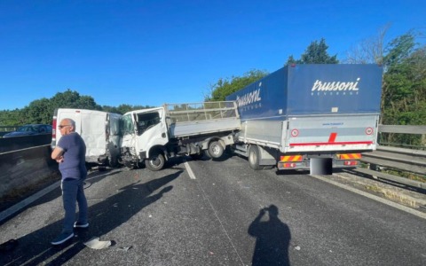 Incidente in Superstrada, cinque coinvolti e traffico difficoltoso