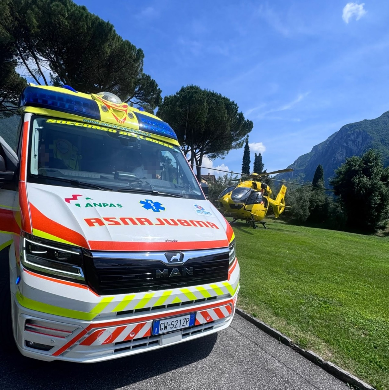35enne rischia di annegare, salvato da bagnini e soccorritori ad Abbadia