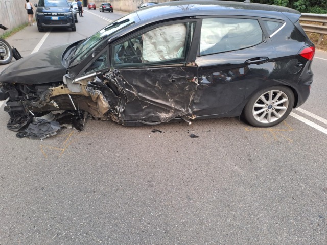 Incidente frontale con un tir, giovane miracolato