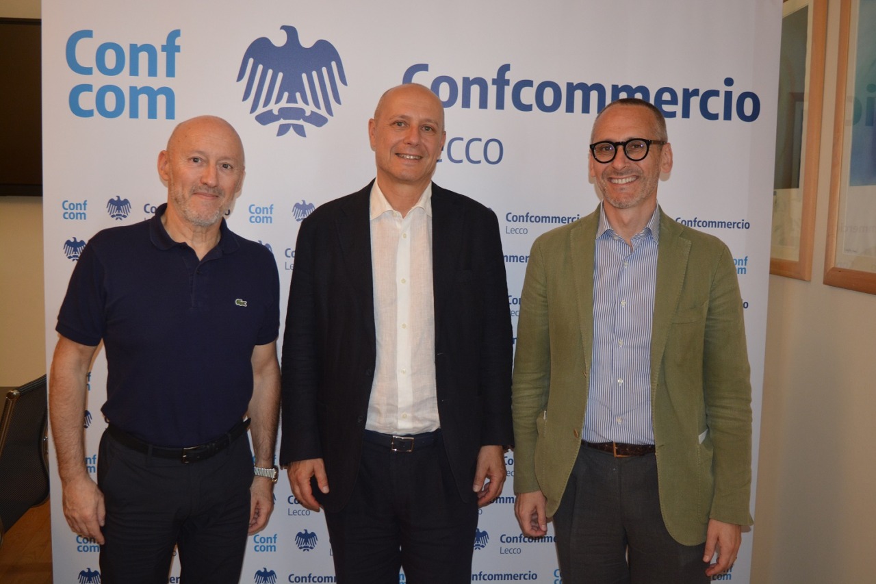 Il sottosegretario Mauro Piazza fa visita a Confcommercio Lecco