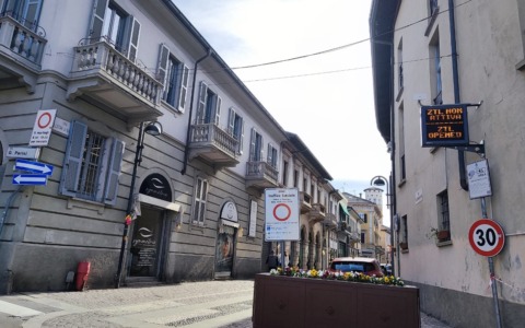 Stop alla ztl in Via Manzoni, dal 20 giugno apertura sperimentale al traffico il sabato mattina