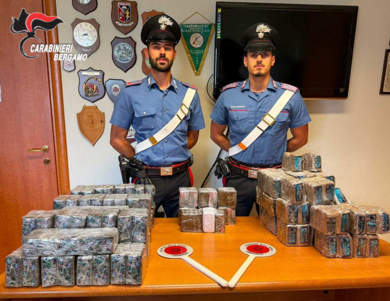 Maxi sequestro di droga, in auto avevano quasi 80 kg di hashish