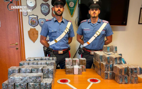 Maxi sequestro di droga, in auto avevano quasi 80 kg di hashish