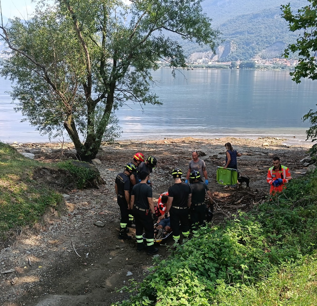 Cade nel torrente in secca e finisce in pronto soccorso per i traumi