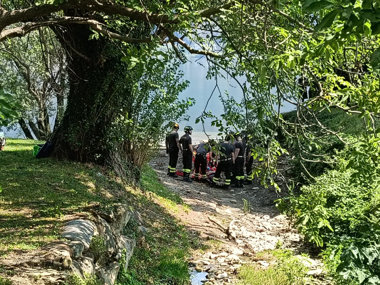 Cade nel torrente