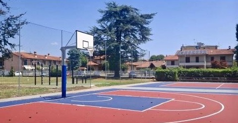Riqualificati i campi da basket a Lomagna