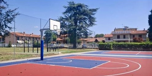 Riqualificati i campi da basket a Lomagna
