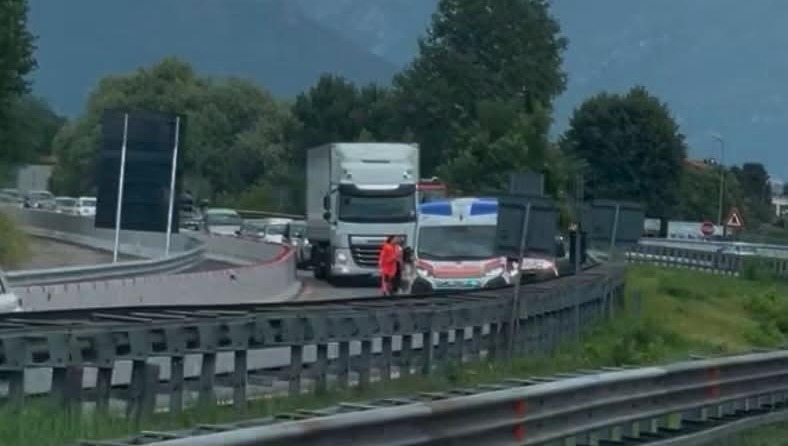 Ss36: incidente a Costa Masnaga, code in direzione Milano