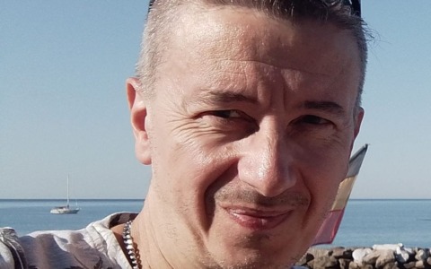 Uccise la madre, viene messo in libertà