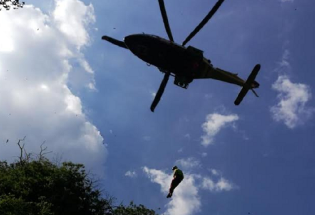 Cade in montagna, ferita una donna