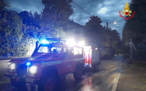 Bomba d’acqua nella notte, grossi danni nel Meratese