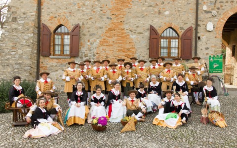 La Brianzola ricorda con uno spettacolo gli amici che sono andati avanti