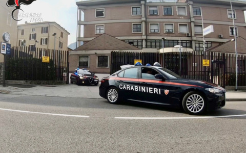 Ferisce un uomo con una tenaglia: arrestato