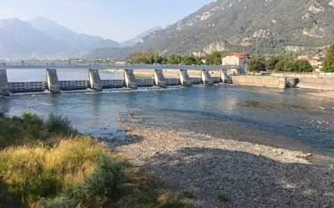 Adda sempre più basso, a Olginate affiorano nuove isole: il lago scende a -31 centimetri