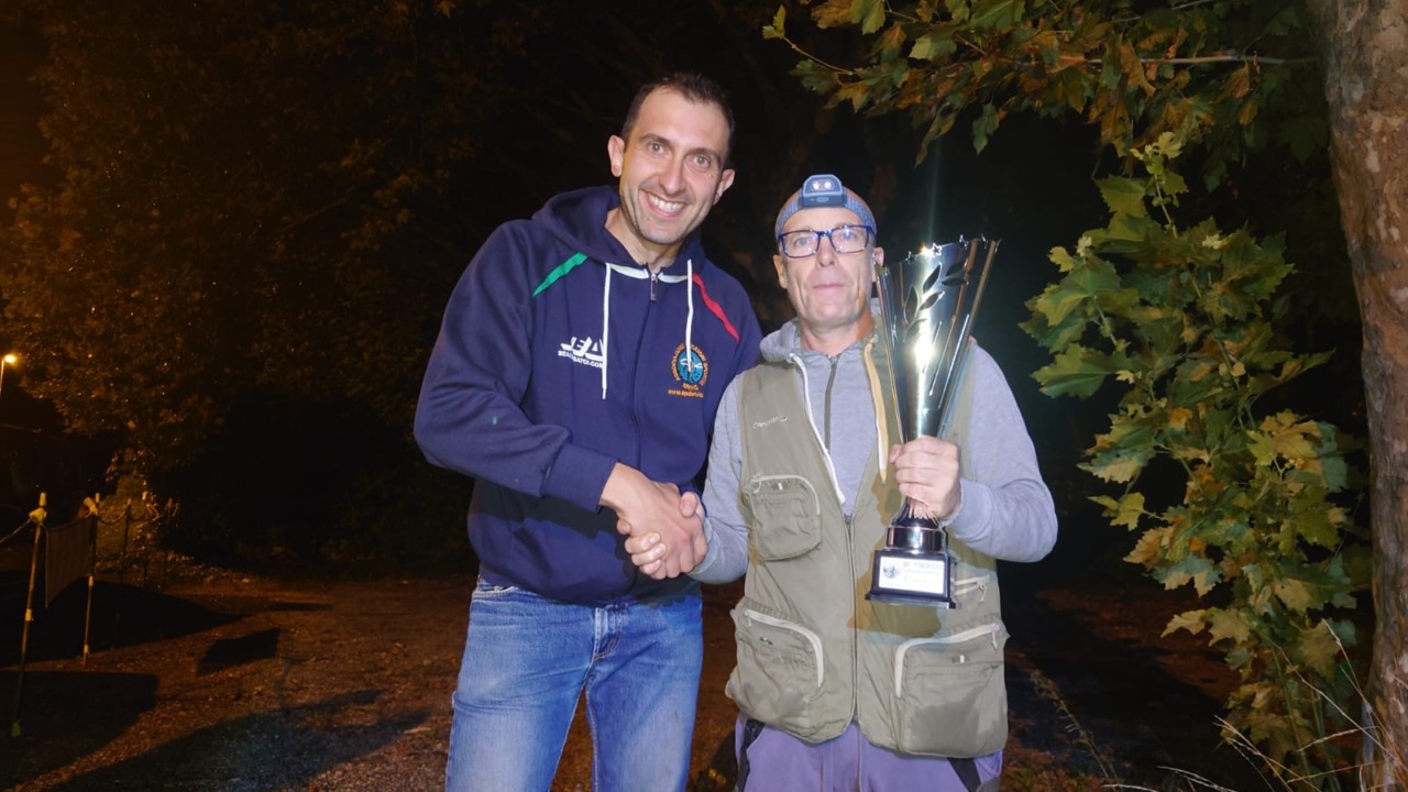 I pescatori si sfidano in notturna a Brivio
