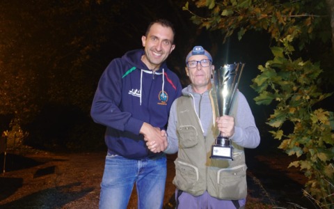 I pescatori si sfidano in notturna a Brivio