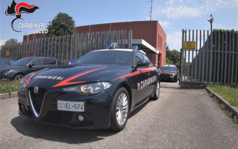Controlli straordinari dei Carabinieri a Barzanò: 45 persone identificate e 21 auto controllate