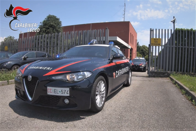 Controlli straordinari dei Carabinieri a Barzanò: 45 persone identificate e 21 auto controllate