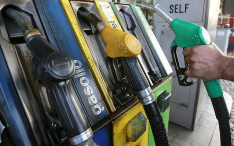 Fanno il pieno a spese del Comune: la Polizia locale indaga e scopre la truffa della benzina