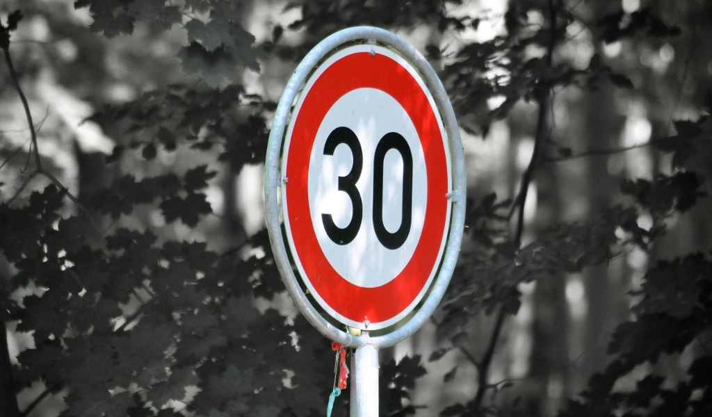 Verderio, stretta sulla viabilità: stop ai camion di notte e limite di 30 km/h in centro