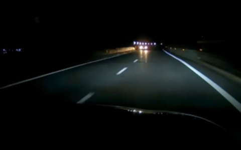 Auto contromano all’imbocco del tunnel sulla Statale 36