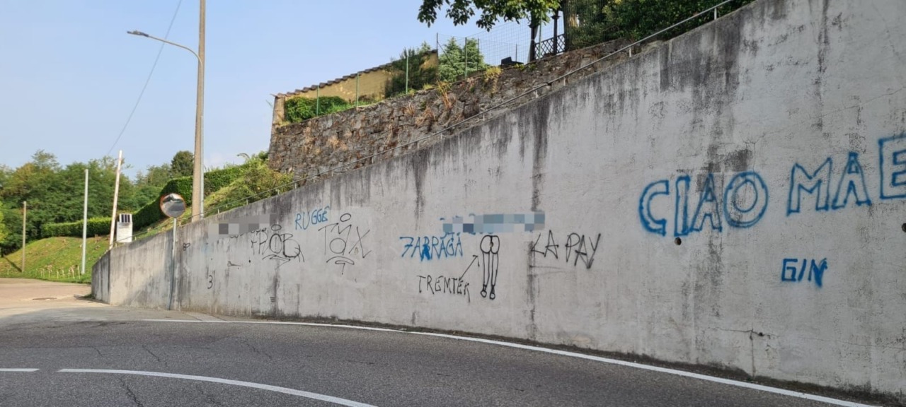 Scritte oscene sui muri, la sindaca ai responsabili: “Fatevi avanti”