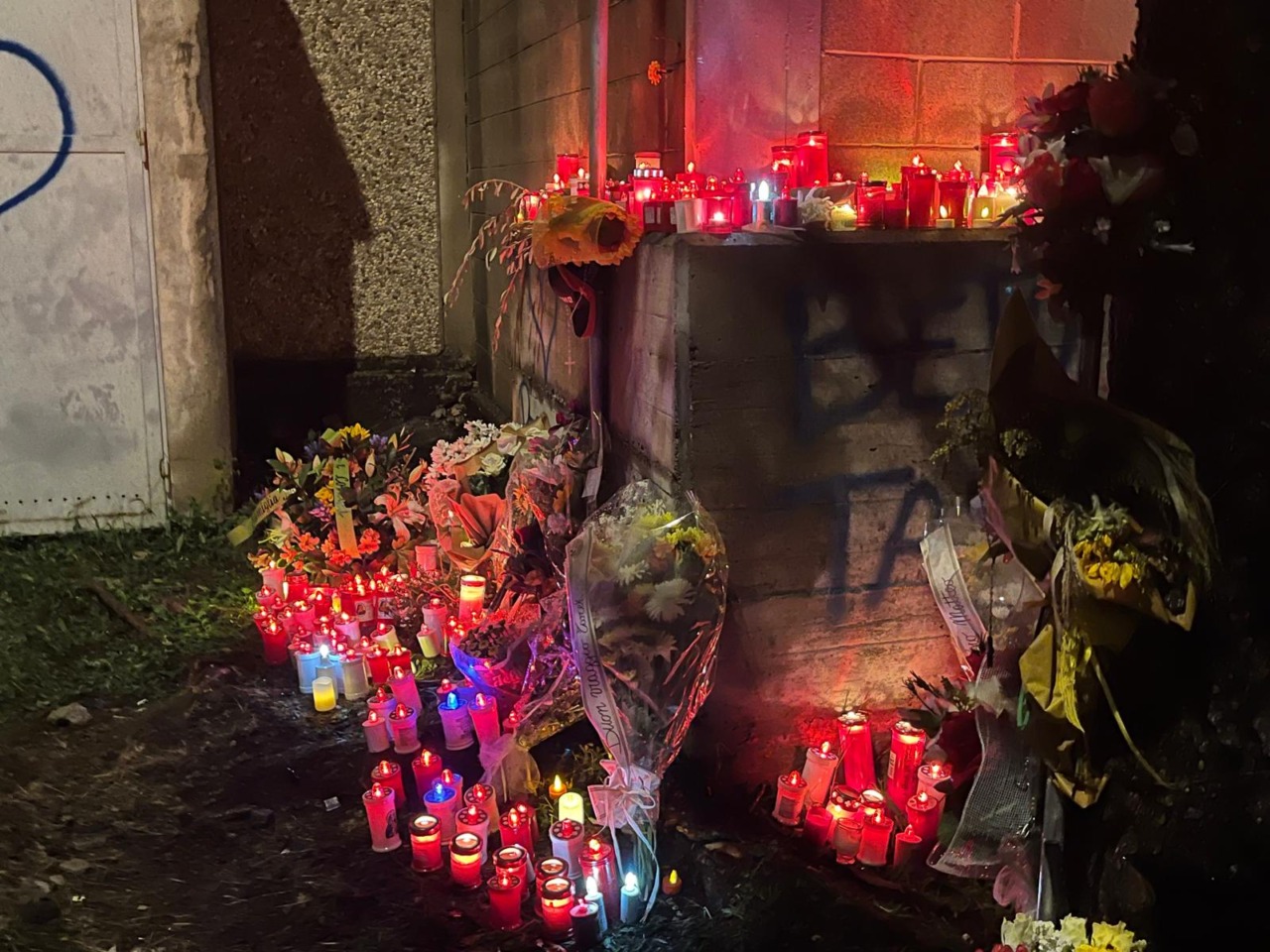 Mille fiaccole per Tarek Aamari e Matteo Mamone, morti nel tragico incidente