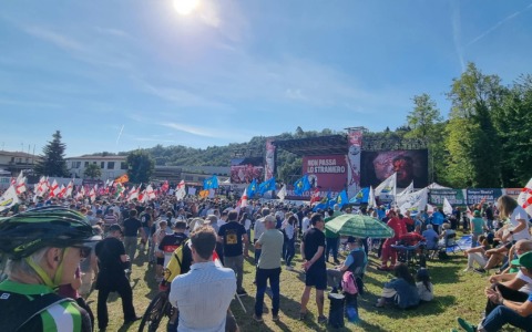 Raduno della Lega a Pontida 2026, tra riflessioni e un pratone “ridotto” TUTTE LE FOTO