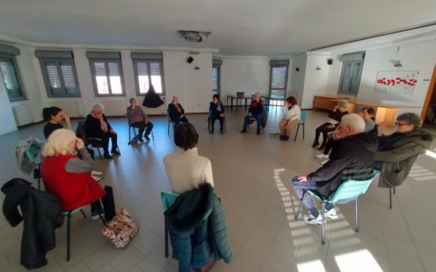 GPS, ripartono i Pit Stop Cafè: sei luoghi per invecchiare bene e combattere l’isolamento