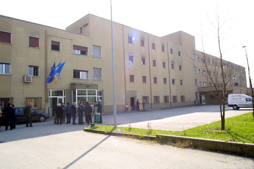 Cellulari e droga in carcere: sei misure cautelari