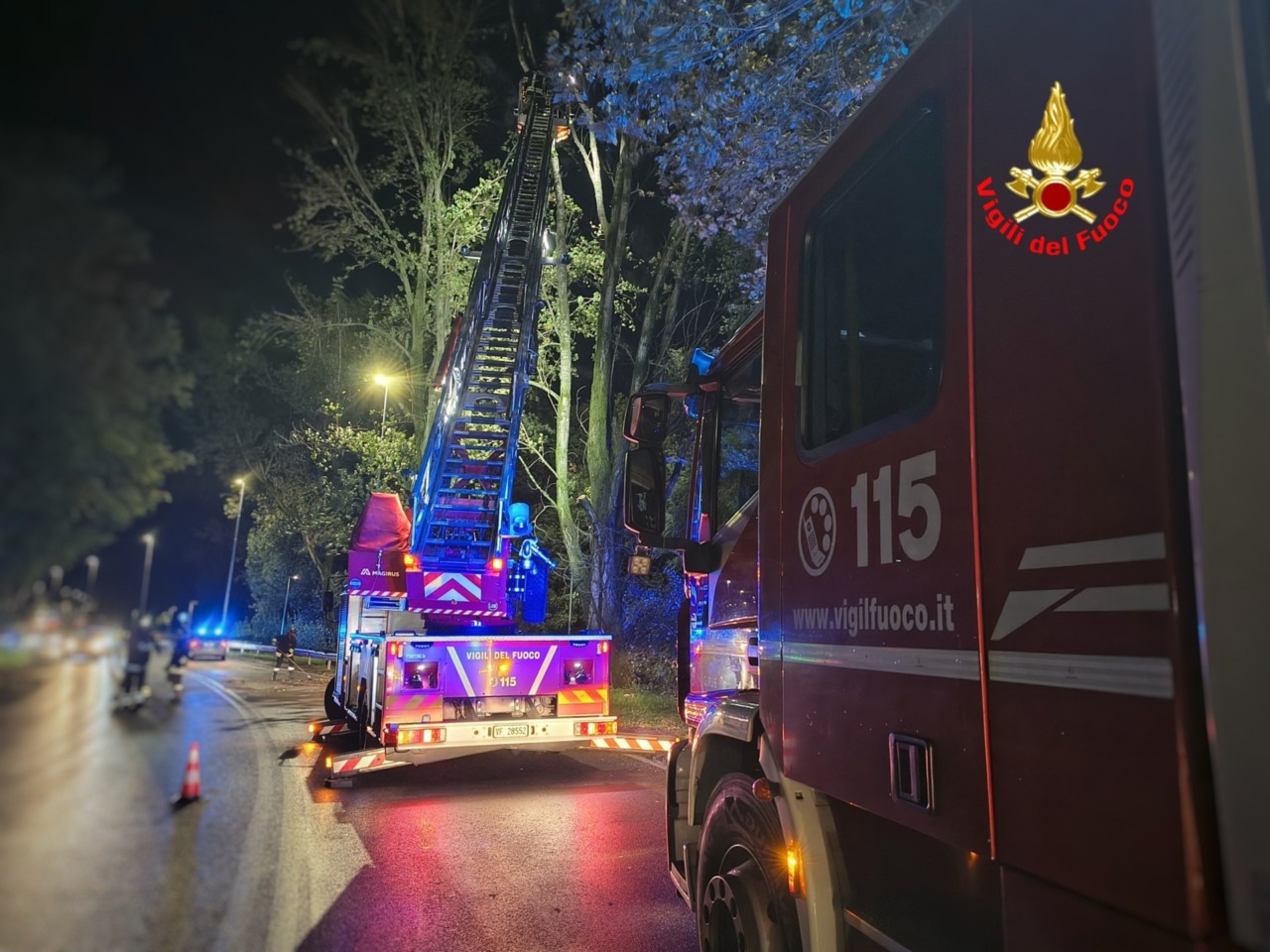 Maltempo e vento forte, Vigili del Fuoco impegnati tutta notte, 15 interventi nel Lecchese