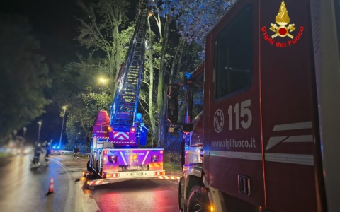 Maltempo e vento forte, Vigili del Fuoco impegnati tutta notte, 15 interventi nel Lecchese